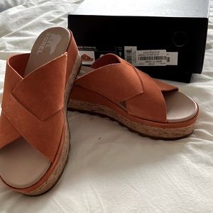 NIB Sorel Cameron platform mule sz 9 orange “desert sun”